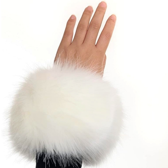 Plush White Faux Fur Cuff Fall Winter All Seasons Gorgeous Versitile - Picture 3 of 3